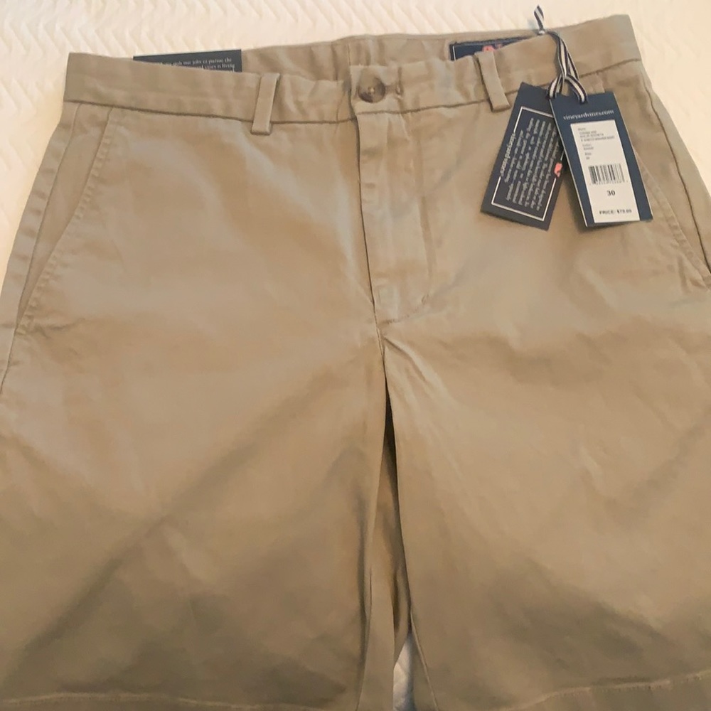 Vineyard vines men’s NEW khaki shorts